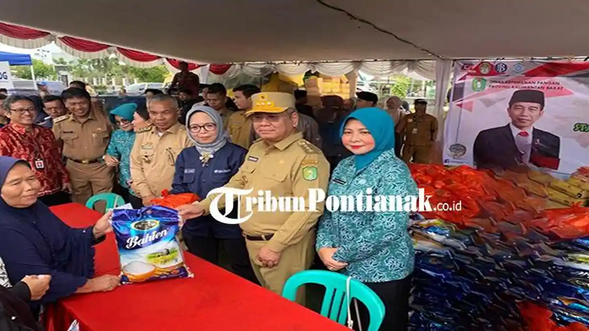 Ratusan Warga di Ketapang Antre Sembako Program Gerakan Pangan Murah Pemprov Kalbar