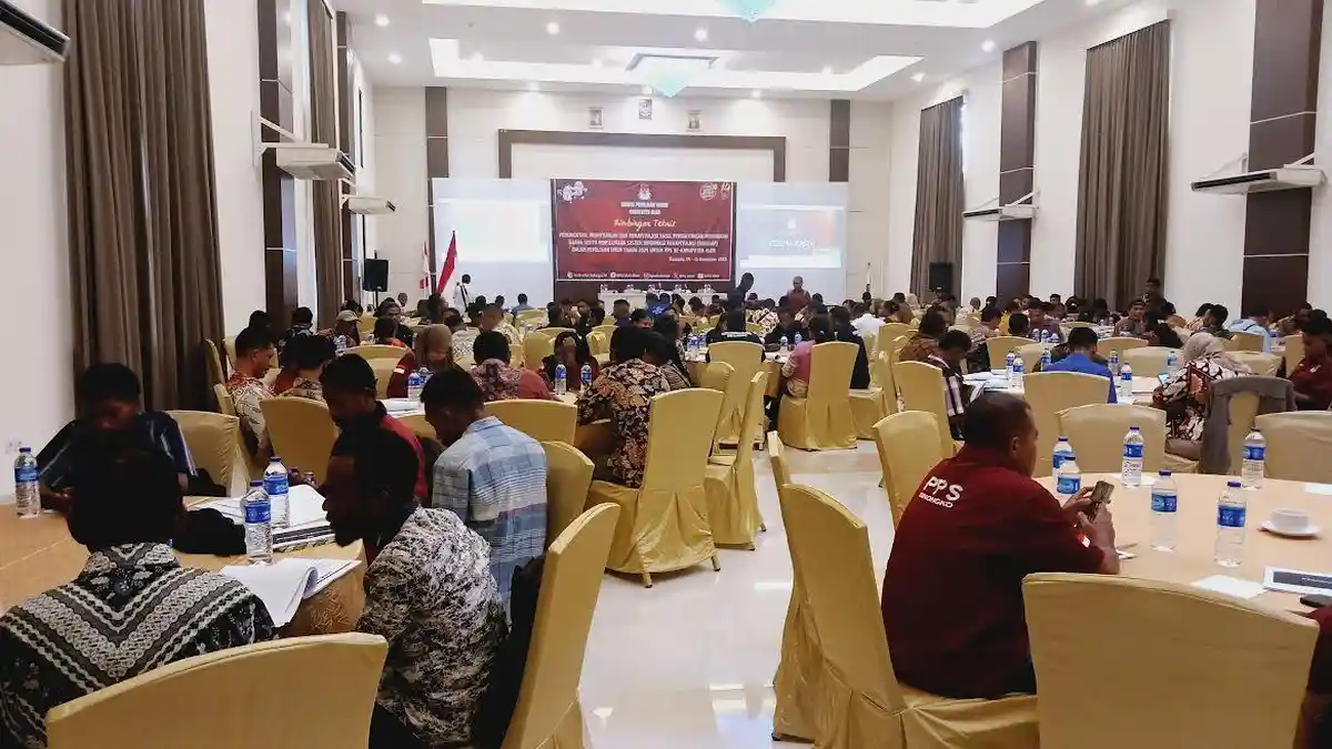 Ketua KPU dan Ketua Divisi Sosialisasi KPU Alor Pamit pada Anggota PPS