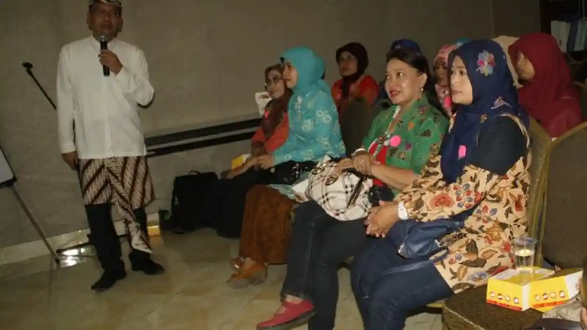 Agar Terhindar Dari Kanker Serviks,  Saat di Toilet Umum Perempuan Sebaiknya Pipis Berdiri
