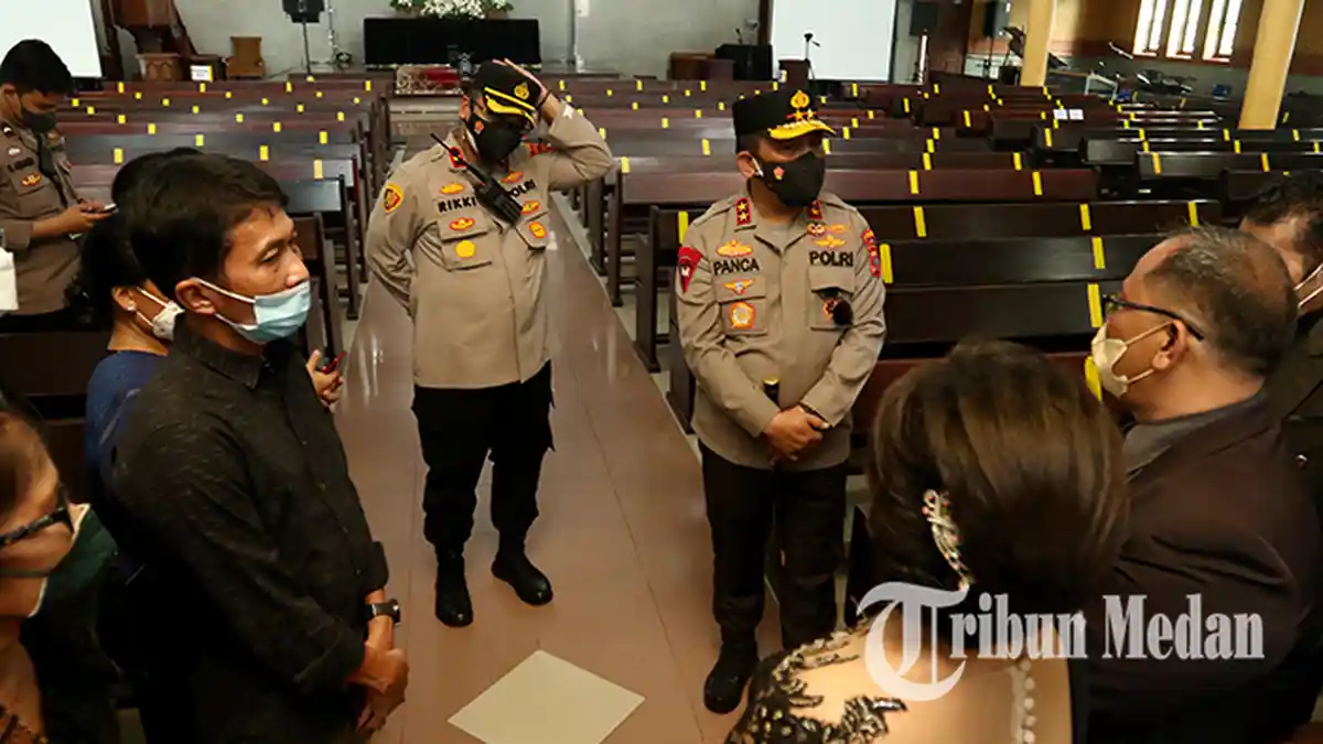 Berita Foto: Kapolda Sumut Meninjau Persiapan Pelaksanaan Ibadah Jumat Agung di HKBP Sudirman - 15042022_KAPOLDA_TINJAU_GEREJA_DANIL_SIREGAR-3.jpg