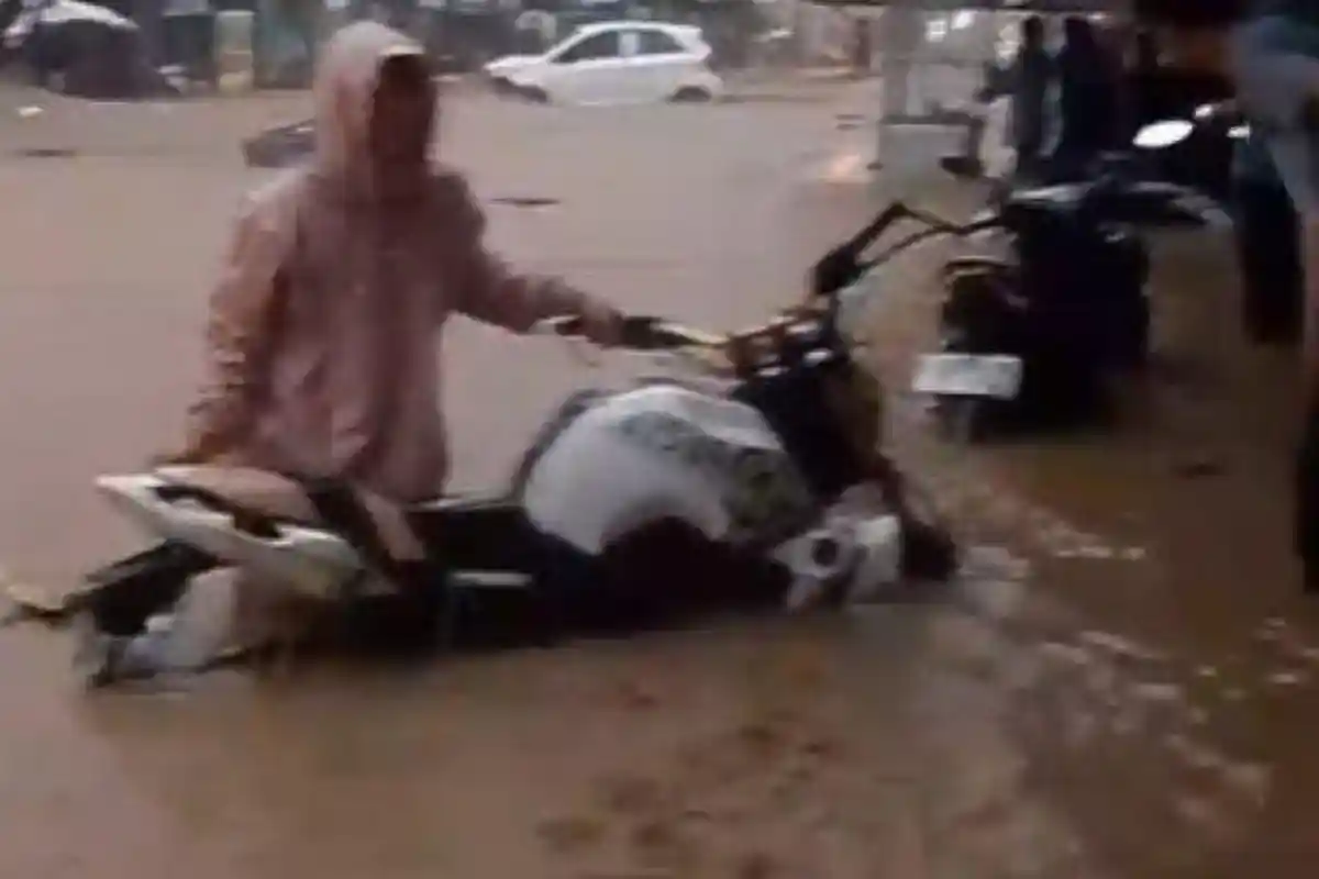 Arus Lalulintas Dalam Kota Brebes Sempat Lumpuh Dampak Banjir Bandang Bumiayu