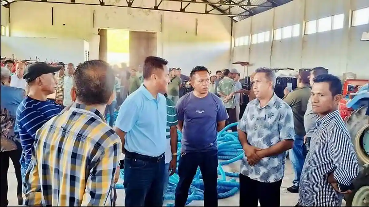 338 Petani Rote Ndao Terima Bantuan Alsintan