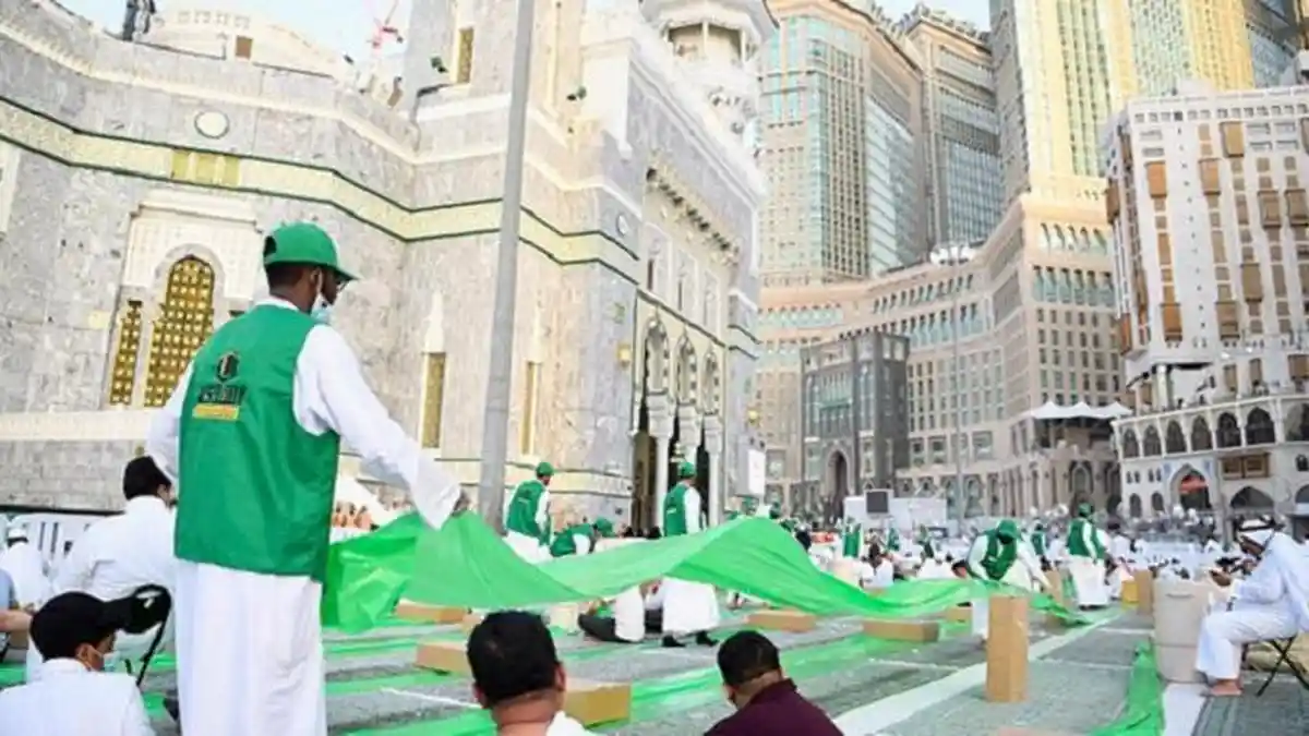 Satu Juta Makanan Berbuka Puasa Telah Disediakan di Seputaran Masjidil Haram