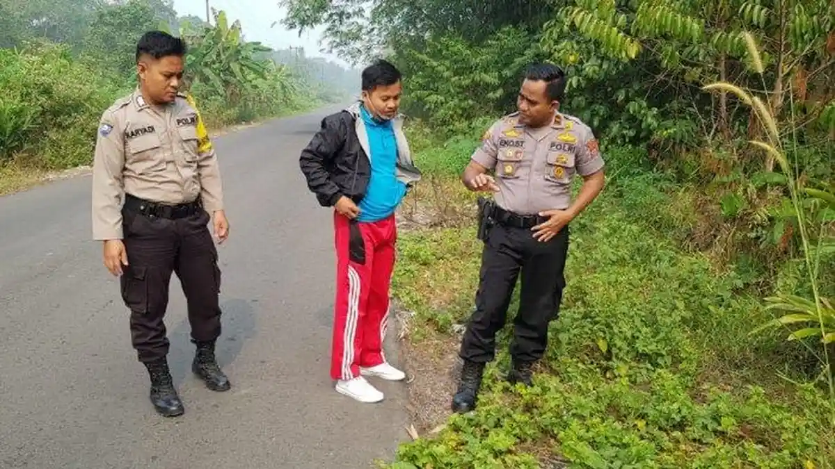 Temukan Senpi Rakitan di Tepi Jalan, Guru Honorer Mandomai Kapuas Lakukan Ini