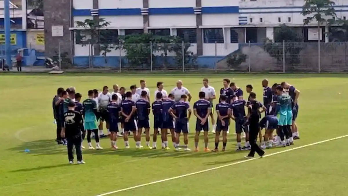 Persib Bandung Geber Latihan Hari Ini, Dipimpin Luis Milla,  Pemain Hujan-hujanan