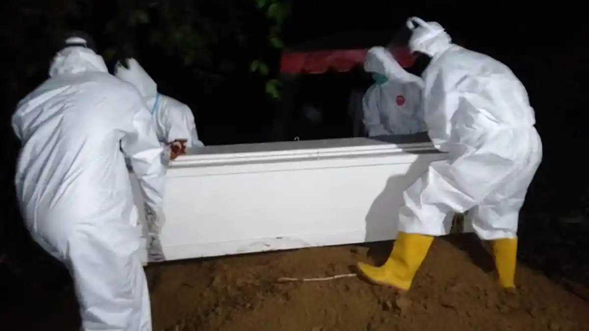 Jenazah PNS Pengadilan Tinggi Aceh Dikebumikan Secara Protokol Kesehatan Covid-19 di Pidie