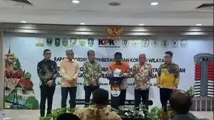 Wali-Kota-Binjai-Amir-Hamzah-saat-menghadiri-Rakor-Rapat-Koordinasi-penguatan-sinergi.jpg
