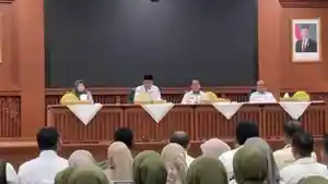 Gubernur-Kalsel-Sahbirin-Noor-mundur.jpg