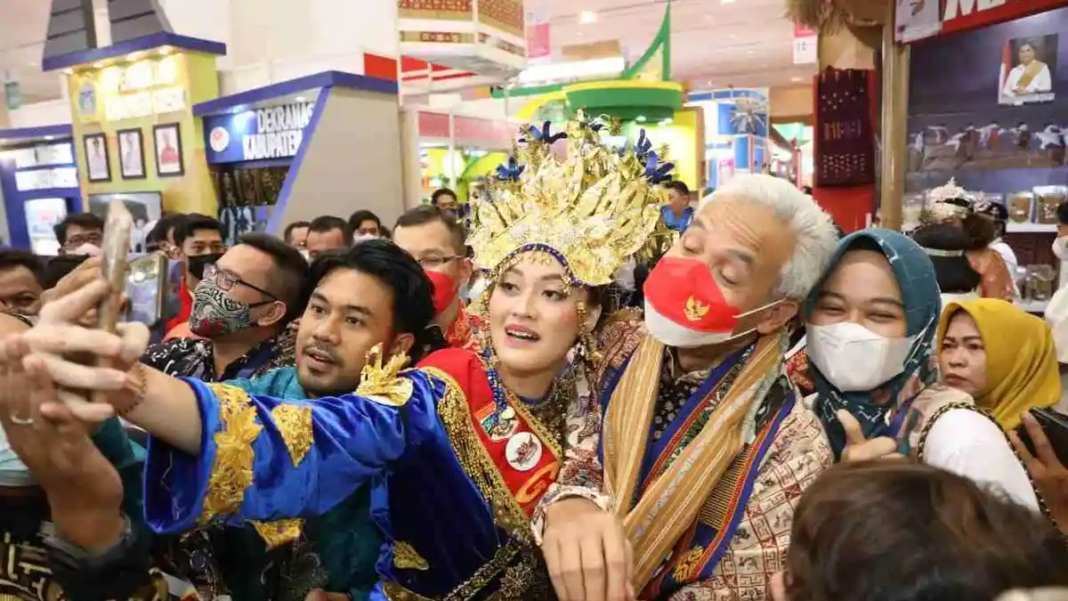 Ganjar Kunjungi Pameran Apkasi Otonomi Expo 2022 di JCC