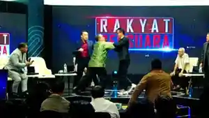 Pengacara-Jahmada-Girsang-dan-pakar-hukum-tata-negara-Refly-Harun.jpg