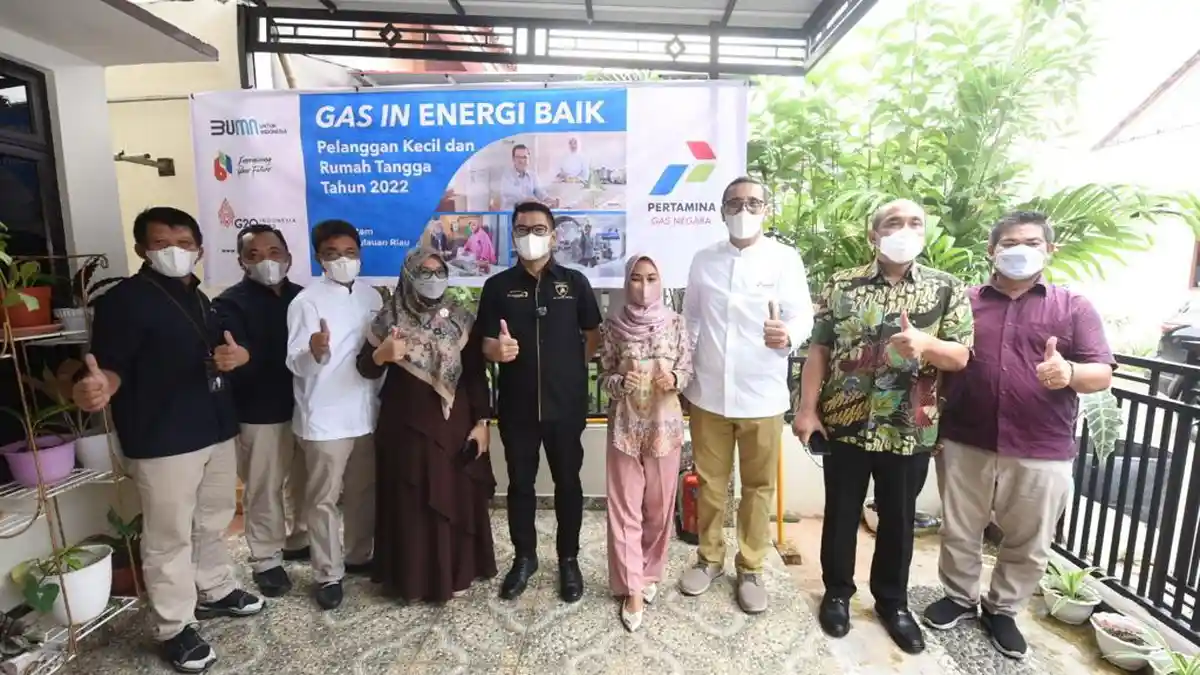 Direktur SDM Pertamina Resmikan Jargas Rumah Tangga dan Gaslink CNG serta Beri Santunan di Batam