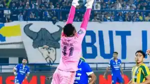 Penampilan-kiper-PSBS-Biak-Kadu-saat-laga-melawan-Persib-Bandung.jpg