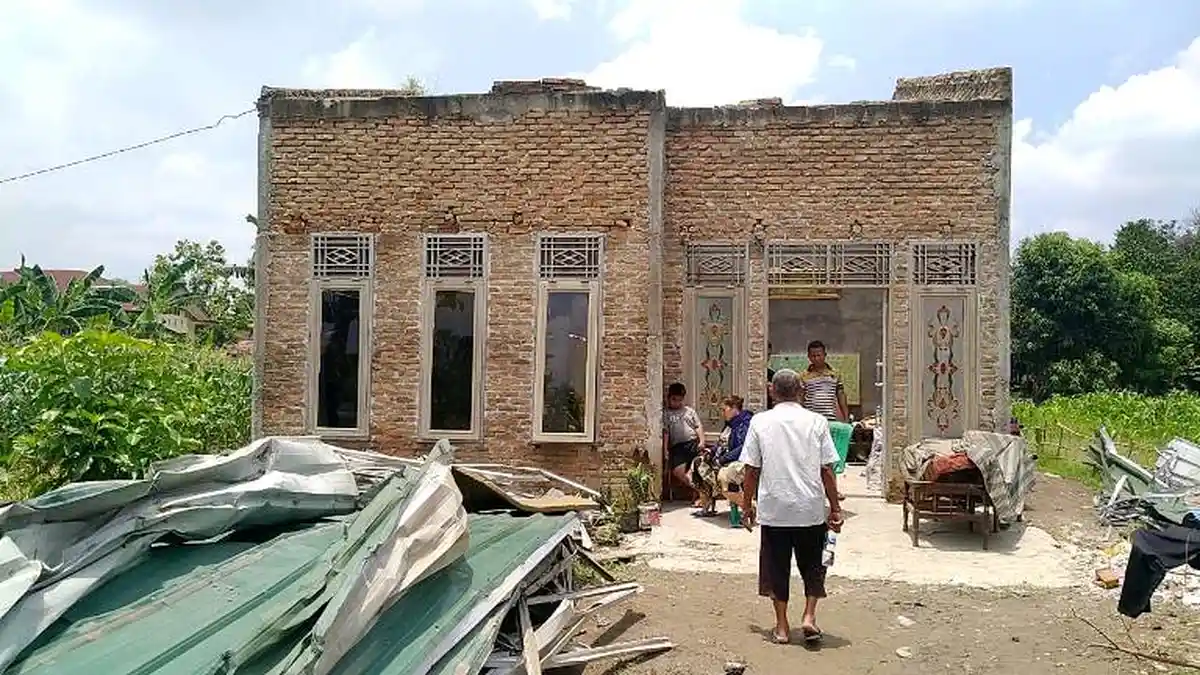 Kisah Pilu Korban Angin Puting Beliung, Rumah yang Bertahun-tahun Dicicil Hancur Dalam Sekejap