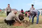 Polres-Tapteng-dan-Polsek-jajaran-menanam-pohon-20233.jpg