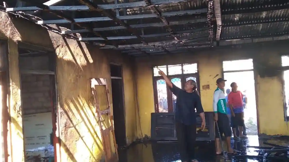 Dugaan Sementara Terbakarnya Kantor Kelurahan Reo Manggarai, Warga Bilang Karena Hal Ini