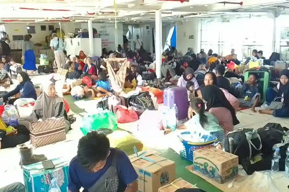 Arus Balik Lebaran, Ratusan Warga Sulbar Kembali ke Rantau Lewat Pelabuhan Feri Mamuju