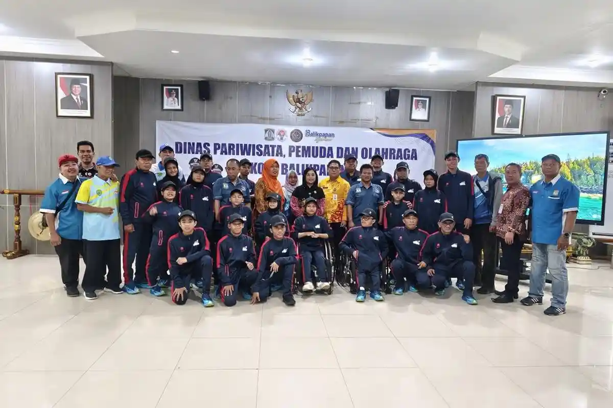 Disporapar Balikpapan Lepas 17 Atlet Disabilitas ke Peparpenas XI Jakarta, Kadis Beri Pesan Haru