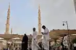 Masjid-Nabawi-Madinah-Arab-Saudi-diguyur-hujan-tak-menurunkan-semangat-jemaah-haji-Indonesia.jpg
