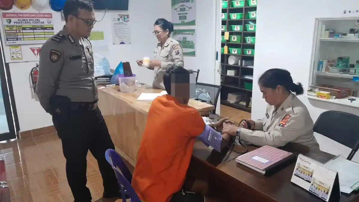 Dokkes Polres Pematangsiantar Cek Kondisi Kesehatan Tahanan