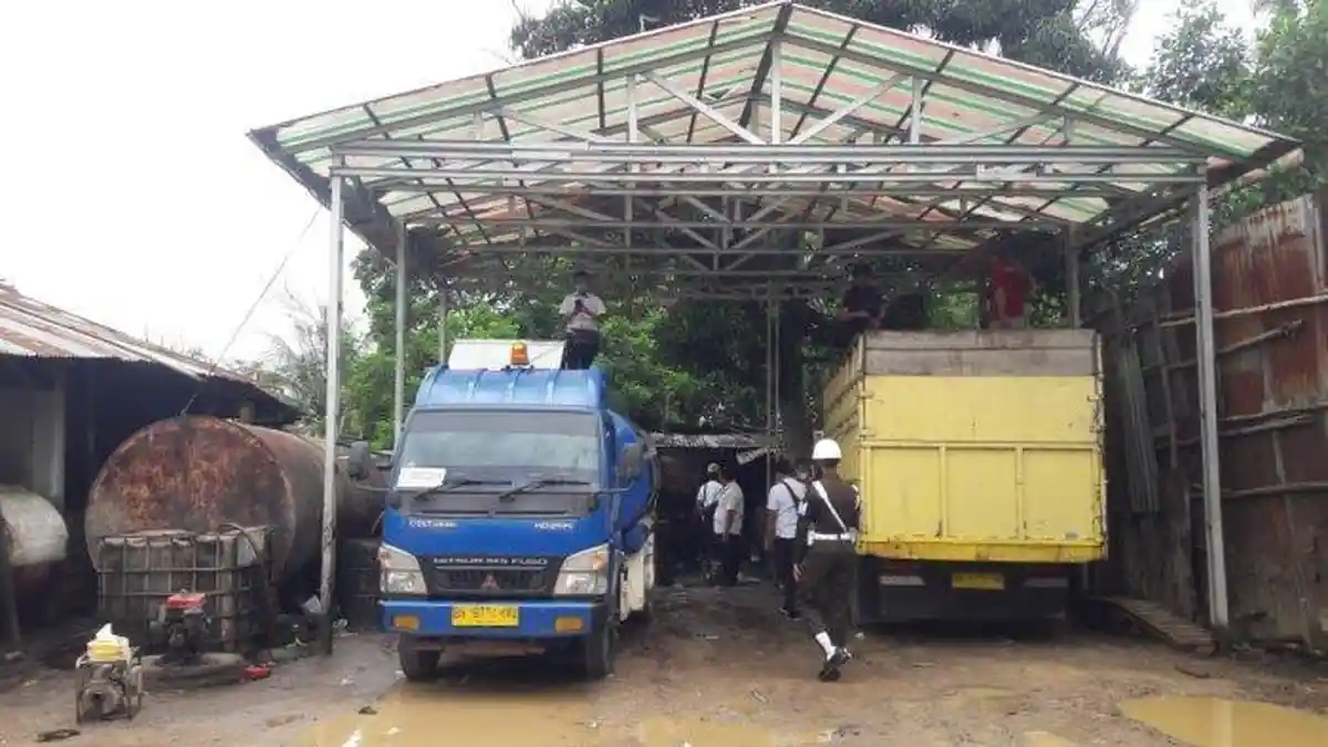 Gudang Minyak Ilegal di Muarojambi Digerebek, Tim Gabungan Temukan 6 Ton BBM 