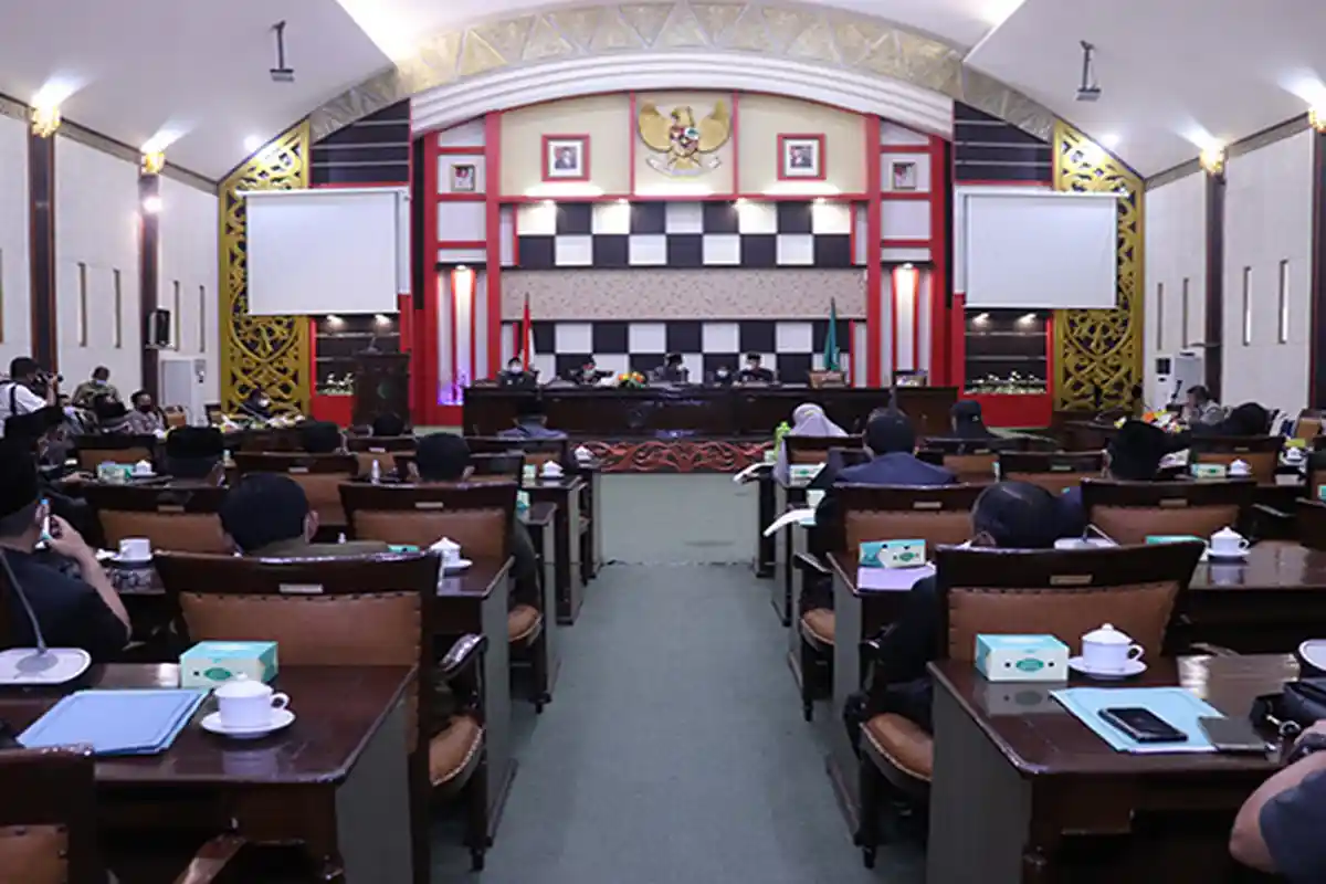 Fraksi Gerindra DPRD Kabupaten Sambas Ungkap Raperda Mesti Selaras Dengan Aturan yang Lebih Tinggi