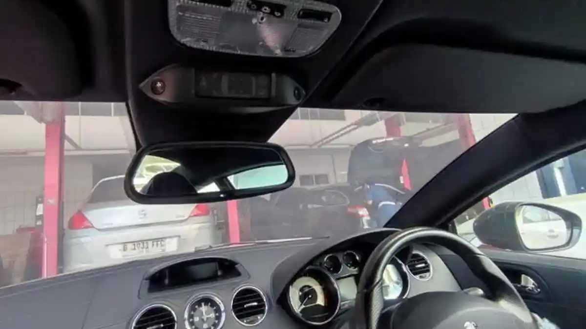 Mengenal Electrochromic Mirror di Mobil, Fitur Sederhana yang Bikin Berkendara Lebih Aman