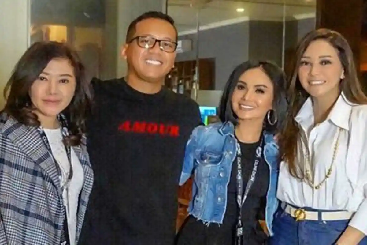 Intip Potret Pesona Pinky Evianty Kakak Maia Estianty, Cantik Mana dengan Sang Adik?