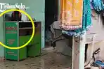 Gerobak Pukis Terpasang di Depan Rumah Indekos Pelaku Bom Astanaanyar