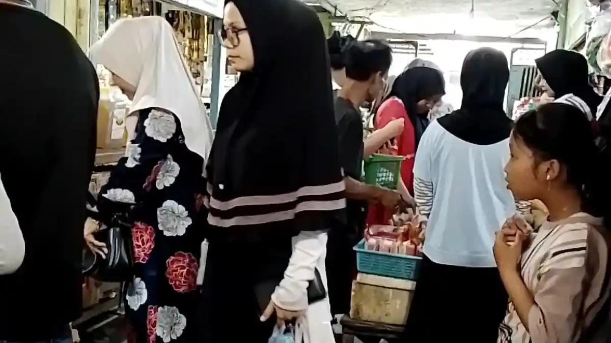 Jelang Ramadan, Warga Anambas Padati Pasar untuk Persiapan Sahur dan Buka Puasa