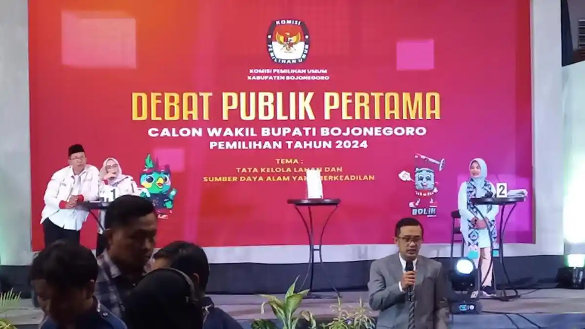 BREAKING NEWS : Debat Pilkada Bojonegoro 2024 BUBAR, Paslon Teguh Haryono-Farida Hidayati Berulah