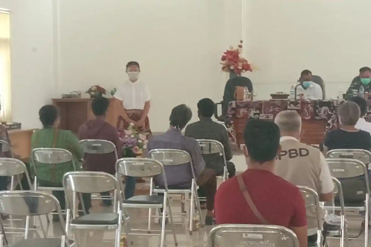 Keluarga Pasien Covid-19 yang Meninggal Datangi Kantor Bupati Sumba Timur Minta Jenazah Digali 