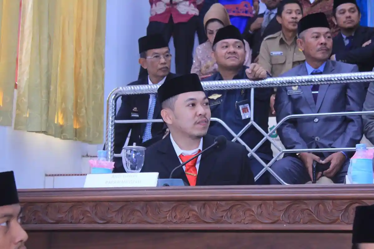 Demi Ma'udu Lompoa, Andi Edwin Absen Rapat Paripurna DPRD