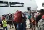 Mudik Naik KRI Makassar-590 Pelabuhan Tanjung Perak