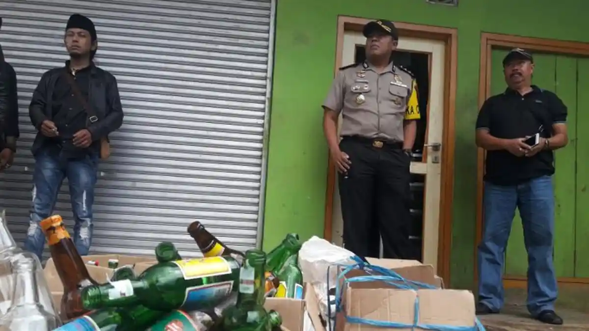 Kapolda Jabar Akan Datangi Rumah Tersangka Penjual Miras Oplosan yang Tewaskan 51 Orang