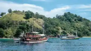 Kapal-Wisata-di-Labuan-Bajo-Lalai-Bayar-Retribusi.jpg