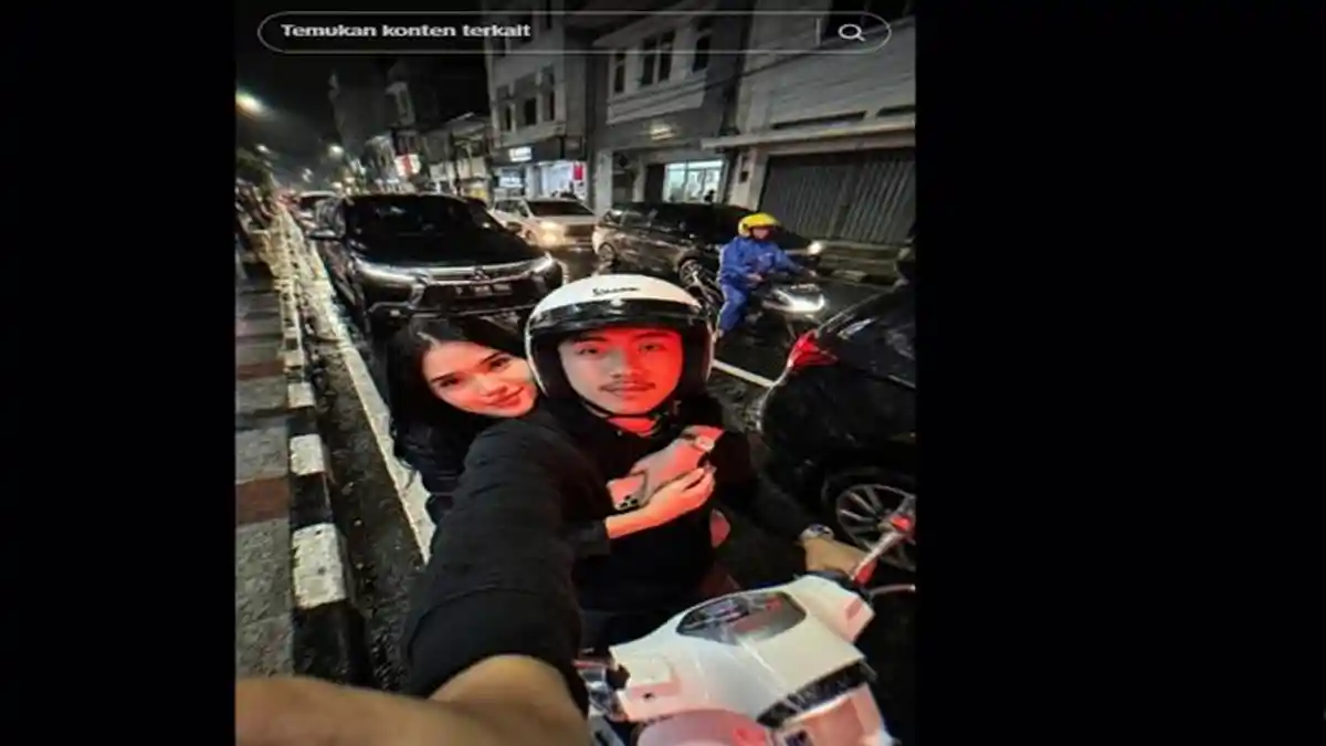 Prompt Gemini AI Edit Foto Bareng Pasangan di Motor Malam Hari, Hasil Natural Seperti Asli