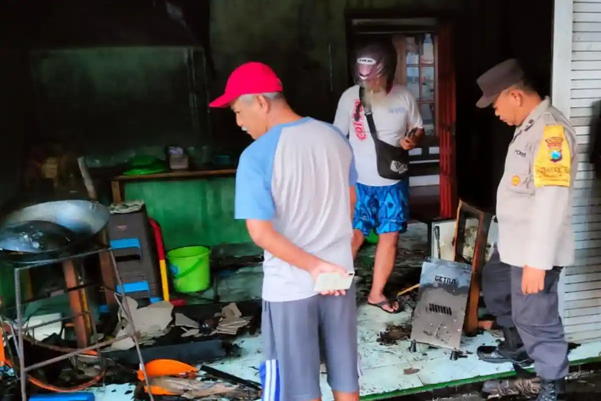 Benda Elektronik ini Selalu Ditancapkan ke Listrik, Berujung Warung Nasi Goreng Ludes Kebakaran