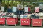 Diskon Besar-besaran di Pasar Baru Sepi Pembeli
