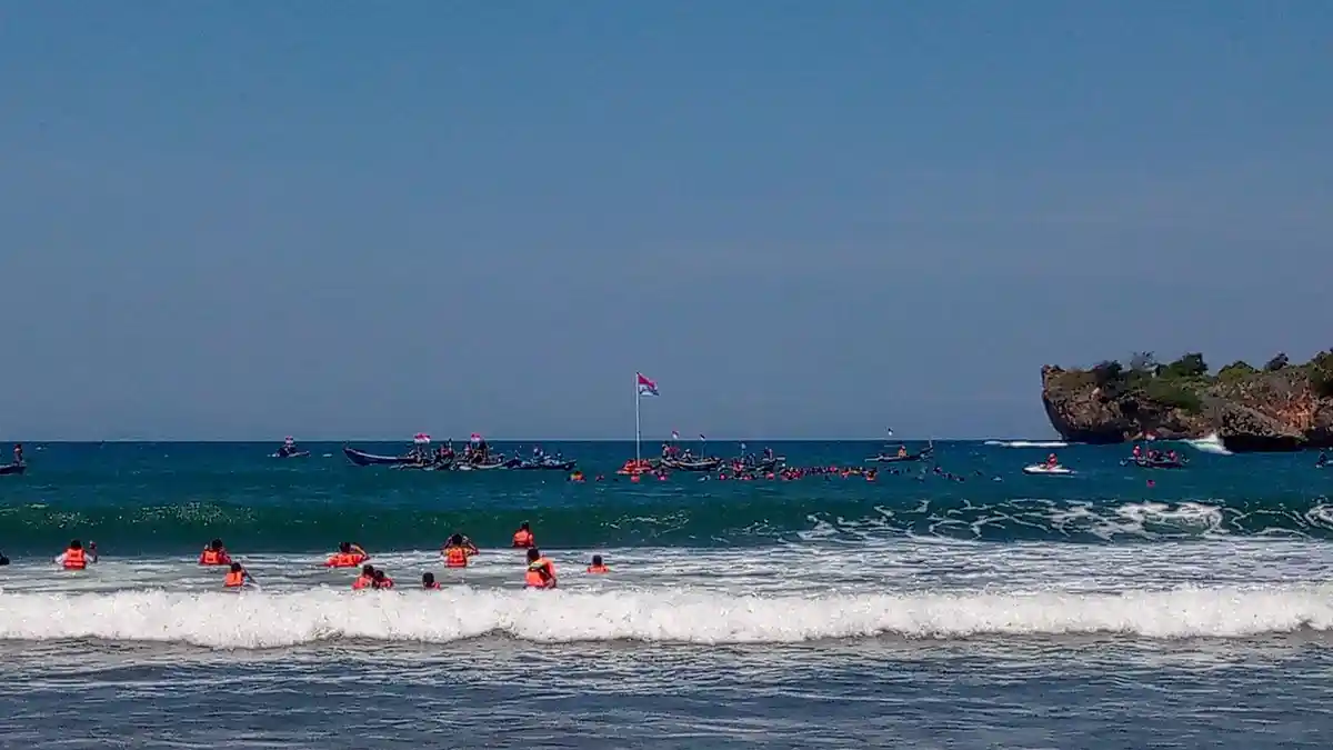 Gelombang Pantai Selatan Diprediksi Naik, Nelayan Gunungkidul Diminta Waspada 