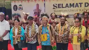 Enam-belas-uskup-dari-berbagai-daerah-di-Indonesia-tiba-di-Mimika.jpg