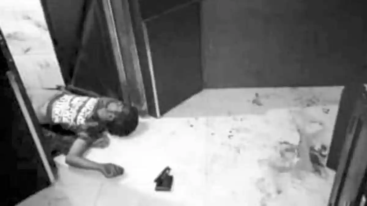 Pasangan Suami Istri Ditemukan Berlumuran Darah di Kamar Mandi