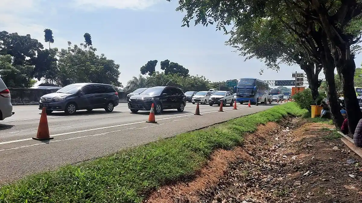 BREAKING NEWS: Puncak Arus Balik Tol Cikampek Macet Panjang Minggu Ini