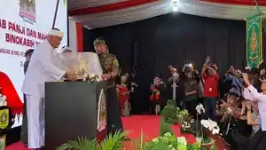 Bupati-Bogor-Rudy-Susmanto-memberikan-sambutan-usai-dalam-kirab-Mahkota-Binokasih.jpg