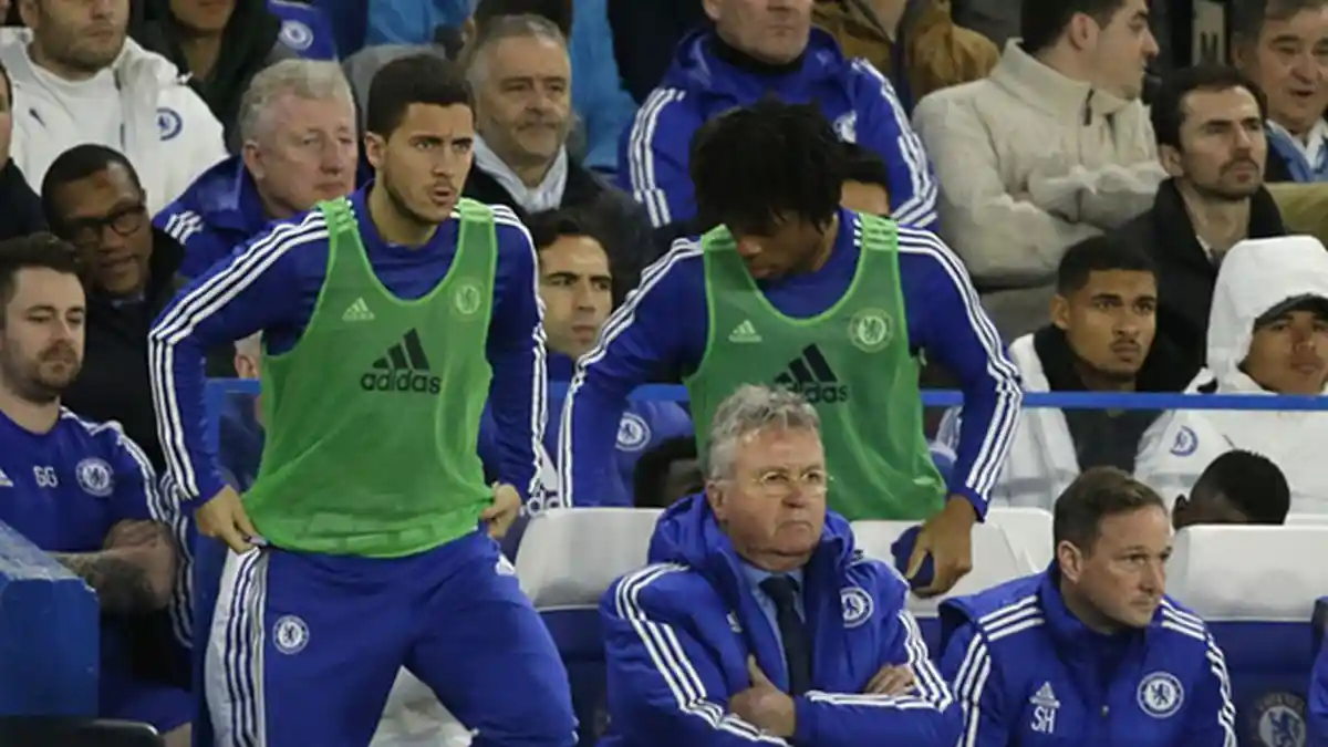 Ternyata Guus Hiddink Tak Tinggalkan Chelsea. Ini Perannya Saat Antonio Conte Jadi Pelatih