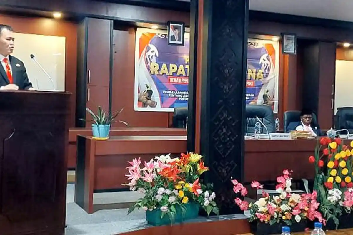 Bahas Raperda P-APBD 2023 bersama DPRK Maybrat, Pj Bupati Bernhard Tekankan Sektor-sektor Prioritas
