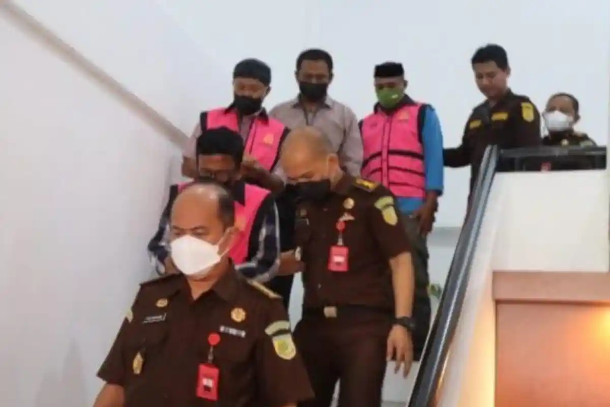 Korupsi Peremajaan Sawit Rakyat, Eks Kadis Perkebunan Mamuju Tengah Divonis 2 Tahun Penjara