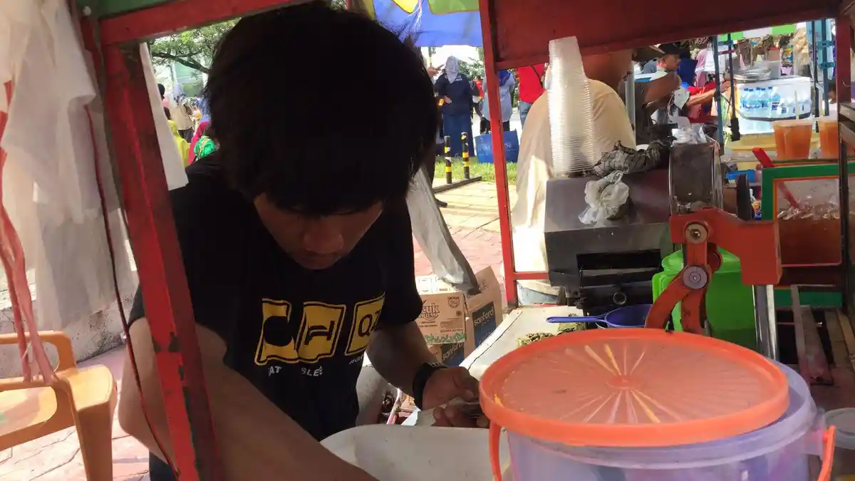 CERITA Penjual Jeruk Peras Kecipratan Rezeki saat Pawai Budaya Batam
