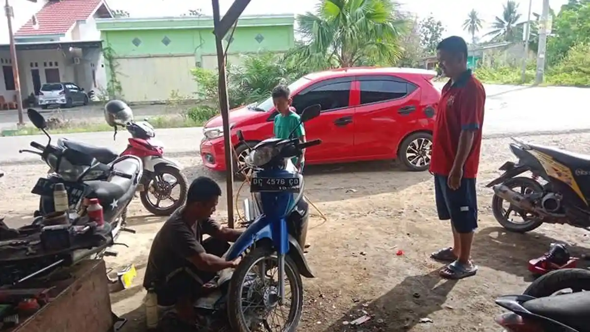 Pemudik Mulai Manfaatkan Bengkel Gratis Polres Mamuju Tengah Sulbar