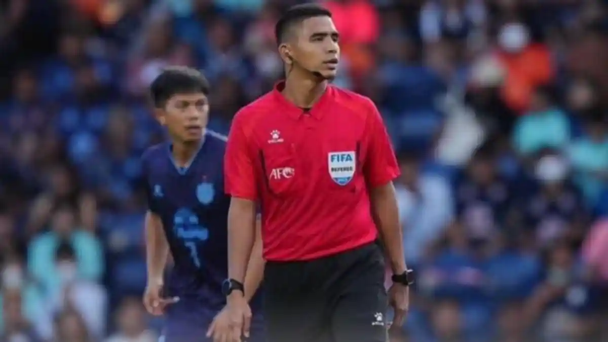 Baru 3 Laga, Wasit M Nazmi Sudah Lepas 4 Kartu Merah: Persib-Persija Kena, Winger PSIS yang Terbaru