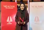 dr-Linda-Purwasih-MH-MKes-Est-saat-menghadiri-penghargaan-Neauvia-APAC-Award-2025.jpg
